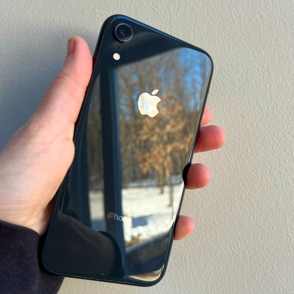 IPHONE XR 64GB BLACK (unlocked) - Picture 1 of 8